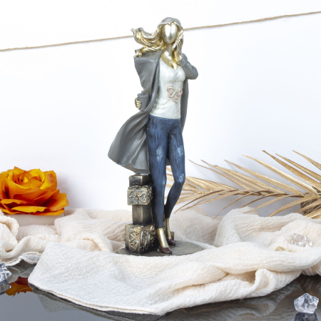 Moderne Frau aus Kunststein – Exklusive Dekofigur im Stilvollem Design Höhe 30 cm Breite 12 cm